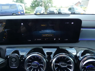 Mercedes-Benz CLA Mercedes-Benz CLA 200 AMG EDITION,Pano,Led,Burmester,Camera - afbeelding nr 19