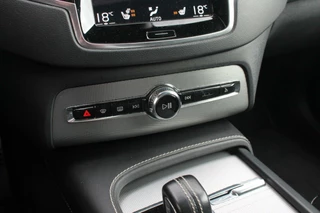 Volvo XC90 Volvo XC90 T8 Recharge AWD R-Design | Longe Range | Panoramadak | Stoelverwarming | BLIS | Trekhaak | Harman / Kardon | Glossy Black | Keyless - afbeelding nr 46