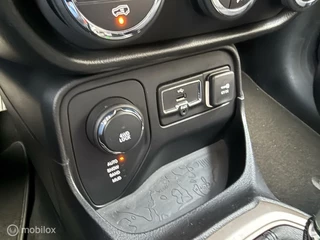 Jeep Renegade Jeep Renegade 1.4 MultiAir 75th Anniversary AWD SKY-OPEN - afbeelding nr 21