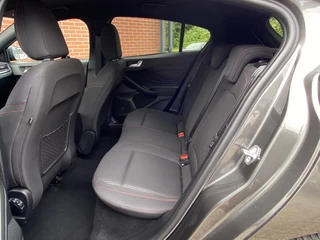 Ford Focus Ford Focus 1.0 ECOB. ST LINE. BNS NAV CRUISE CARPLAY STOELVW CAMERA PDC LMV - afbeelding nr 6