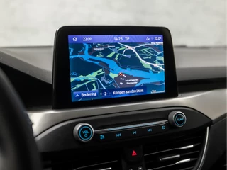 Ford Focus Automaat (DIGITAL COCKPIT, APPLE CARPLAY, STUUR/STOELVERWARMING, GETINT GLAS, TREKHAAK, CAMERA, LED KOPLAMPEN, ADAPTIVE CRUISE, KEYLESS, NIEUWE APK, NIEUWSTAAT) - afbeelding nr 24