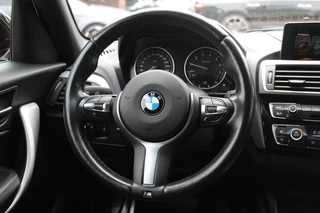 BMW 1 Serie BMW 1 Serie 118i High Exe. M Sport / Schuifdak / Camera / Leder / 18'' / Navigatie / Sportstoelen / Stoelverwarming / DAB / Cruise Control - afbeelding nr 10