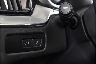 Volvo XC60 Volvo XC60 2.0 T6 Plug-in hybrid AWD Plus Dark | S/K-Panodak | Dig. Cockpit | Adapt. Cruise | Memory Stoelen | Elek. Klep | Stoel-+stuurverw. | 360 Camera | Harman/Kardon | NAV+App. Connect | LM 19