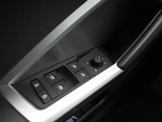 Audi Q3 Audi Q3 35 TFSI 150pk advanced edition Navigatie Side Assist Stoelverwarming Sportstoelen 108 - afbeelding nr 19