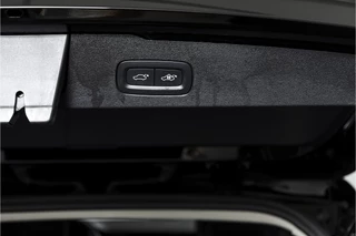Volvo V60 Volvo V60 2.0 B3 163 PK Essential Edition - Automaat | Dig. Cockpit | Cruise | Stoel-+Stuurverw. | PDC | NAV + App. Connect | ECC | Elek. Klep | DAB | LM 17