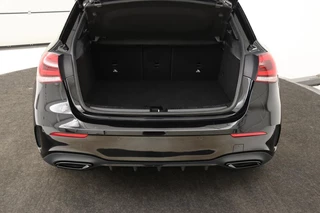 Mercedes-Benz A-Klasse Mercedes-Benz A-klasse 250e AMG Night | Carplay | Stoelverwarming |  Full LED | Sfeerverlichting | Leder/Alcantara | Navigatie | Park Assist - afbeelding nr 16