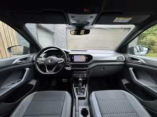 Volkswagen T-Cross Volkswagen T-Cross 1.0 TSI R-line Automaat | LED | Trekhaak |  Getint glas | Climate control | Cruise control adaptief | Lane assist | Dode hoek detectie | DAB | Navigatiesysteem | Inklapbare spiegels | Parkeersensoren voor en achter - afbeelding nr 3