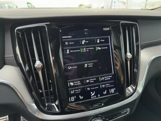 Volvo V60 Volvo V60 2.0 T6 PHEV AWD Plus Dark|PANO|TREK|H&K|PILOT|CARPLAY - afbeelding nr 34