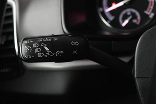 Škoda Karoq Skoda Karoq 1.5 TSI ACT Ambition Business (ACHTERUITRIJCAMERA, PARKEERSENSOREN, CRUISE CONTROL, NAVIGATIE, AUTOMAAT) - afbeelding nr 11