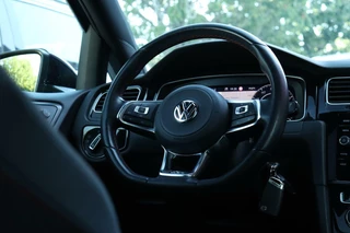 Volkswagen Golf Volkswagen Golf 7.5 GTI DSG / Vol Opties! / 230PK! / DSG / ACC / Pano / Virtual Cockpit / Camera / Navi / 19