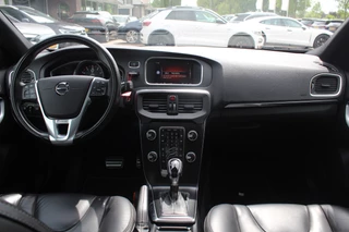 Volvo V40 Volvo V40 1.5 T2 Inscription R-Design / Panoramadak / Camera / Leder / Keyless / 17'' / Navigatie / Stoelverwarming / Cruise Control - afbeelding nr 2