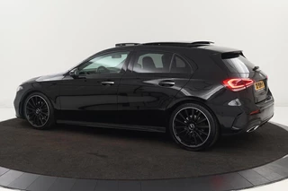 Mercedes-Benz A-Klasse Mercedes-Benz A-klasse 200 AMG | Panoramadak | Carplay |  Stoelverwarming | Keyless | Leder/Alcantara | Camera | Sfeerverlichting | Widescreen | Full LED - afbeelding nr 2
