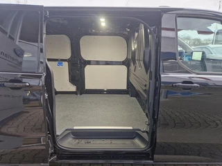 Ford Transit Custom Ford Transit Custom 300 2.0 TDCI L2H1 Limited 136pk | Achterklep Uniek! | Stoelverwarming | Trekhaak | Laadvloer en zijwand betimmering - afbeelding nr 13