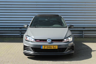 Volkswagen Golf Volkswagen Golf 2.0 TSI GTI TCR 290pk DSG7 Panoramadak Clima Cruise Navi Camera DynAudio Keyless Zwarte 19