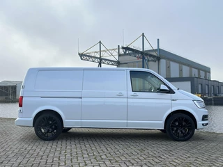 Volkswagen Transporter Volkswagen Transporter 2.0 TDI L2H1 Highline 204pk DSG Trekhaak/LED/Leder/AdaptieveCruise/Camera/Stoelverwarming/20