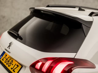 Peugeot 2008 Automaat (PANORAMADAK, APPLE CARPLAY, NAVIGATIE, CLIMATE, STOELVERWARMING, LEDER, SPORTSTOELEN, GETINT GLAS, CRUISE, LM VELGEN, NIEUWSTAAT) - afbeelding nr 37