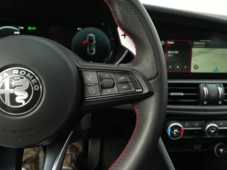 Alfa Romeo Giulia Alfa Romeo Giulia 2.0 Turbo 280 PK Competizione Q4 AWD | Harman | Veloce | 19