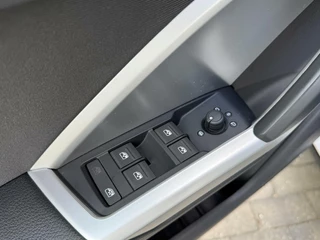 Audi Q3 Audi Q3 35 TFSI Pro Line Automaat 150pk | Climate control | Cruise control | Apple CarPlay | Trekhaak uitklapbaar | Sportstoelen | LED verlichting | Zwart optiek pakket | Parkeersensoren achter - afbeelding nr 4