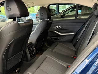 BMW 3 Serie BMW 3-serie 320i BNS Edit Navi|Sportstoelen|Apple Carplay|Dealer Onderhouden - afbeelding nr 25