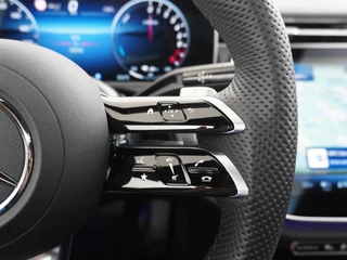 Mercedes-Benz E-Klasse Mercedes-Benz E-Klasse 300e AMG // Burmester 4D // Panoramadak // Headup // Distronic // Leder // Memory // 360 Camera // Stoelventilatie // Keyless - afbeelding nr 26