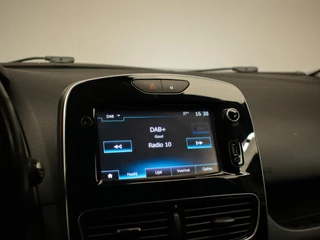 Renault Clio Renault Clio Estate 0.9 TCe Bose Sport (NAVI,LED,CLIMATE,SPORTSTOELEN,TREKHAAK,CRUISE,GETINT,18 INCH,PDC,NETTESTAAT) - afbeelding nr 14