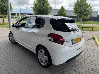 Peugeot 208 Peugeot 208 1.2 PT SIGNATURE + AIRCO/APPLE CARPLAY/ANDROID AUTO/PDC/CRUISE - afbeelding nr 2