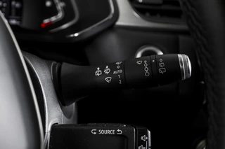 Renault Captur Renault Captur 1.3 TCe 155 PK Edition One - Automaat | Dig. Cockpit | Cruise | PDC | 360 Camera | NAV + App. Connect | ECC | DAB | LM 18