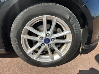 Ford Focus navigatie/camera airco/ecc apk - afbeelding nr 35