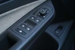 Volkswagen Golf Volkswagen Golf 8 Variant 1.5 eTSI / 3x R-Line / DSG / ACC / Matrix / DAB / LED / Trekhaak / 19