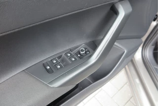 Volkswagen Polo Volkswagen Polo 1.0 TSI 95 PK Comfortline , Trekhaak , Stoelverwarming , Navigatie , Parkeersensoren , Climate control , 17