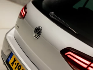 Volkswagen Golf Volkswagen Golf 1.0 TSI Luxury Automaat (APPLE CARPLAY, GROOT NAVI, CLIMATE, STOELVERWARMING, SPORTSTOELEN, ADAPTIVE CRUISE, LM VELGEN, GETINT GLAS, PARKEERSENSOREN, NIEUWE APK, NIEUWSTAAT) - afbeelding nr 30
