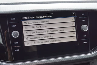 Volkswagen T-Cross Volkswagen T-Cross 1.5 TSI DSG R-Line 150pk / Navi / Camera/ ACC /LED / Trekhaak - afbeelding nr 14