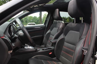 Renault Arkana Renault Arkana 1.6 E-Tech Hybrid 145 R.S. Line / Trekhaak / Panoramadak / Camera / Leder / 18'' / Bose / Keyless / Sfeerverlichting / Navigatie / Dodehoek / DAB / ACC / Stoelverwarming - afbeelding nr 4