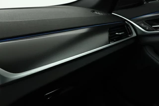 BMW 5 Serie BMW 5-serie 545e xDrive M Sport | Trekhaak | Adaptive cruise |  Stoel & stuurverwarming | Alcantara | Camera | Carplay | Sfeerverlichting | 19'' | Full LED | Park Assist - afbeelding nr 26