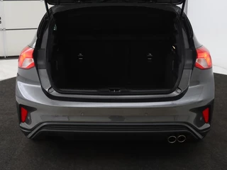 Ford Focus Ford Focus 1.0 EcoBoost ST Line | Stoel & stuurverwarming |  Carplay | Navigatie | Climate control | Parkeerhulp | Cruise control | Bluetooth - afbeelding nr 10
