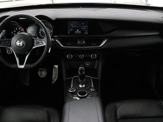 Alfa Romeo Stelvio Alfa Romeo Stelvio 2.0 T Q4 Super | Camera | Sportstoelen | Xenon |  Navigatie | Elektrische achterklep | Cruise control - afbeelding nr 8