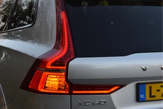 Volvo XC60 Open dak | Carplay | Camera | Keyless | Stoel- & stuurverwarming | Harman / Kardon - afbeelding nr 28