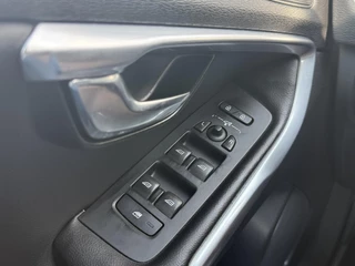 Volvo V40 Volvo V40 2.0 T2 Nordic+ Dealer Onderhouden,Pano,Leder,Navi,Camera,Pdc,Stoelverw,123pk,Clima,Cruise,Lm velgen,N.A.P,6 Bak,Apk tot 06-2026 - afbeelding nr 26