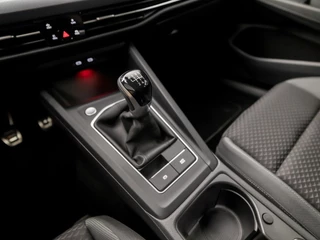 Volkswagen Golf Volkswagen Golf 1.5 TSI Sportline 150Pk (APPLE CARPLAY, GROOT NAVI, STUUR/STOELVERWARMING, SFEERVERLICHTING, SPORTSTOELEN, GETINT GLAS, KEYLESS, ADAPTIVE CRUISE, PARKEERSENSOREN, NIEUWE APK, NIEUWSTAAT) - afbeelding nr 11
