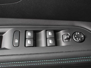 Peugeot 3008 Peugeot 3008 1.2 PureTech Allure Climate control Adaptive cruise control Achteruitrijd camera Parkeersensoren Verwarmde voorstoelen LED Navigatie Apple Carplay/ Android Auto - afbeelding nr 17