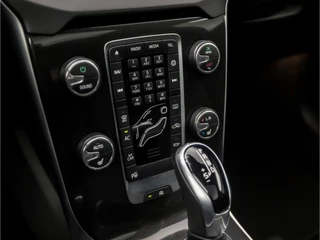 Volvo V40 Automaat (PANORAMADAK, NAVIGATIE, CAMERA, GETINT GLAS, STOELVERWARMING, SPORTSTOELEN, KEYLESS, LED KOPLAMPEN, PARKEERSENSOREN, NIEUWSTAAT) - afbeelding nr 10