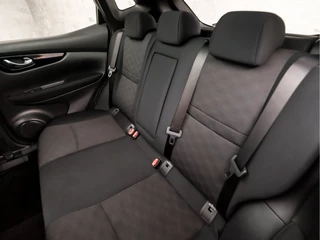Nissan QASHQAI Nissan QASHQAI 1.2 Deluxe Automaat (PANORAMADAK, NAVIGATIE, CLIMATE, 360 CAMERA, GETINT GLAS, SPORTSTOELEN, CRUISE, KEYLESS, NIEUWE APK, NIEUWSTAAT) - afbeelding nr 15