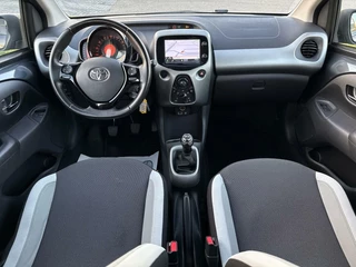 Toyota Aygo Toyota Aygo 1.0 VVT-i x-play - NAVI/AIRCO/CAMERA/LED/NAP - afbeelding nr 12