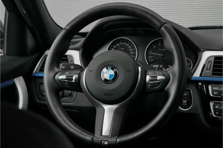 BMW 3 Serie BMW 3 Serie 330i xDrive High Ex M-Sport Individual Schuifdak Navi Pro 18