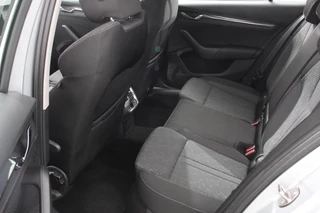 Škoda Octavia Skoda Octavia Combi 1.0 e-TSI 110pk MHEV DSG Style | Navigatie | Apple Carplay/Android Auto | Parkeersensor achter | Camera | Adaptive Cruise Control | Stoelverwarming | Ledverlichting | Climate Control - afbeelding nr 12