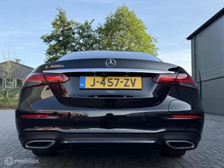 Mercedes-Benz E-Klasse Mercedes E-klasse 300e Business Solution AMG | Pano | Burmester | Matrix LED | 360 graden - afbeelding nr 19