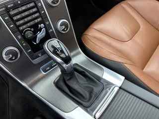 Volvo V60 Aut. *PANO | LUXURY-LEATHER | BI-XENON | PREMIUM AUDIO | NAVI-FULLMAP | MEMORY-PACK | HEATED-COMFORTSEATS | TOWBAR | ECC | PDC | CRUISE | 17''ALU* - afbeelding nr 15