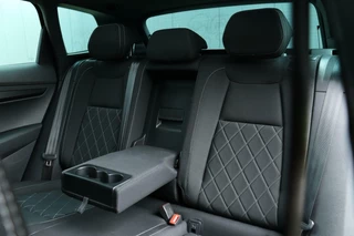 Škoda Karoq Skoda Karoq 1.5 TSI / 150 PK / DSG / Sportline / Black Edition / Panorama / Virtual Cockpit / Camera / Cruise Control / Trekhaak / 18
