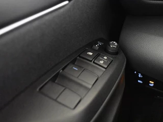 Toyota Yaris Toyota Yaris 1.5 Hybrid 130 Executive | Stuur en Stoelverwarming | PDC V+A | - afbeelding nr 25