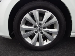 Volkswagen Golf CAMERA / NAVI / CLIMA / PDC / BLUETOOTH / CRUISE / DAB+ / NL-AUTO - afbeelding nr 5